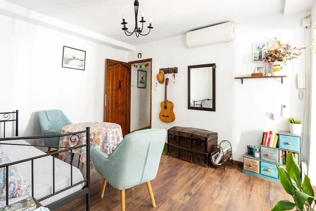 Bright Rooms With Ac And Rooftop Terrace In The Heart Of Cádiz 0*,  España