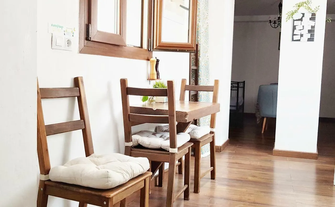 Bright Rooms With Ac And Rooftop Terrace In The Heart Of Cádiz 0*,  España